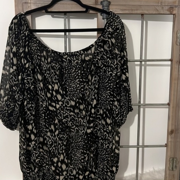 Women's Slightly Sheer Top - Picture 5 of 6